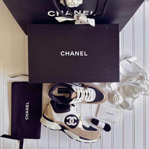 Chanel Women’s Mesh Suede Calfskin CC Sneakers Size 39 In White Black Beige Gold - Picture 16 of 16